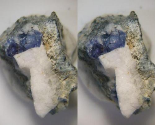 Benitoite on/in Natrolite on matrix, with minor brown grains of a Joaquinite group mineral; Dallas Gem Mine,  San Benito Co., California, USA.
Length of specimen about 15mm, Benitoite xx to 3mm. GN’s collection id 09USBnjm2.
Stereo pair.
Stereo microscope, eyepiece projection; halogen incandescent light with white LED fill-in. (Author: Gerhard Niklasch)