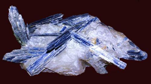 Kyanite
Virgen da Lapa (Minas Gerais)
Brazil
40 x 25 x 33 cm (Author: Granate)