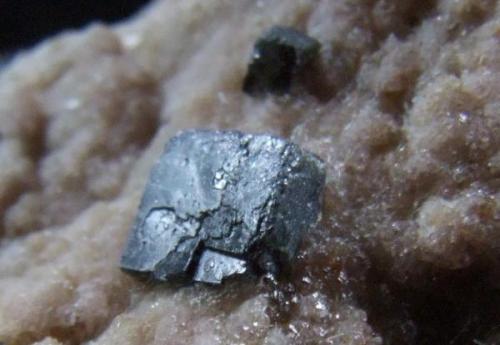 Stibiotantalite? 5 x 5 x 2 mm (Author: nurbo)