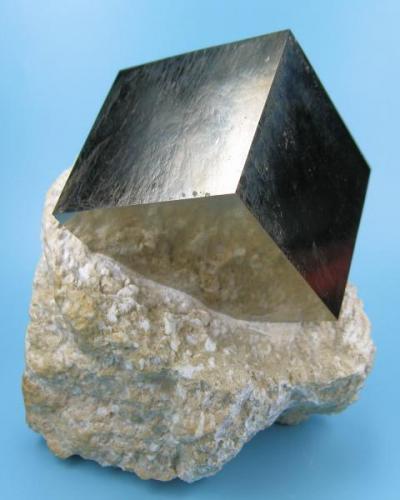 Pyrite
Ampliación a mina Victoria, Navajún, La Rioja, Spain
83 mm x 80 mm. Crystal size: 43 mm on edge (Author: Carles Millan)