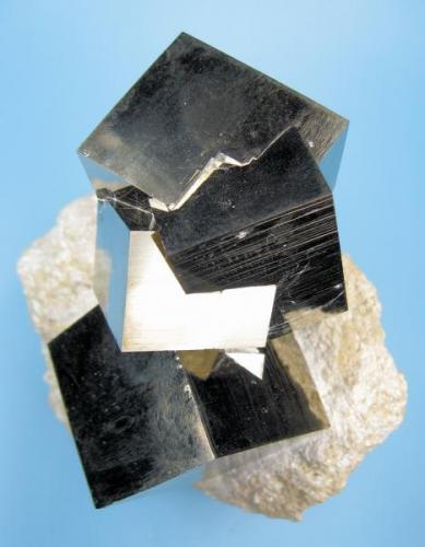 Pyrite
Ampliación a mina Victoria, Navajún, La Rioja, Spain
98 mm x 95 mm. Main crystal size: 34 mm on edge (Author: Carles Millan)