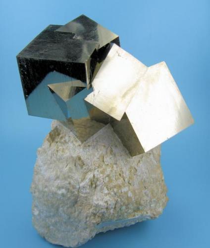 Pyrite
Ampliación a mina Victoria, Navajún, La Rioja, Spain
98 mm x 95 mm. Main crystal size: 34 mm on edge (Author: Carles Millan)