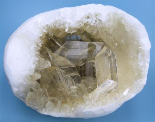 Gypsum
Alabaster quarries, Cerro Patillas, Fuentes de Ebro, Zaragoza, Aragón, Spain
86 mm x 82 mm. Main crystal size: 36 mm x 15 mm (Author: Carles Millan)
