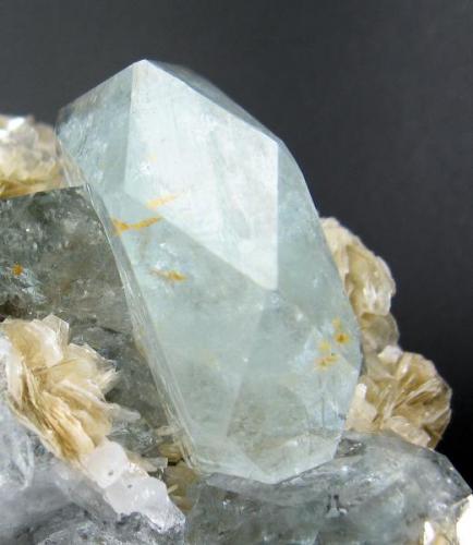 Beryl, muscovite
Xuebaoding, Huya, Pingwu, Mianyang, Sichuan, China (Author: Carles Millan)