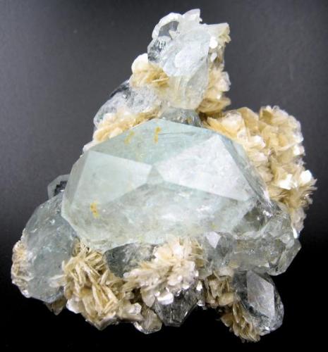 Beryl, muscovite
Xuebaoding, Huya, Pingwu, Mianyang, Sichuan, China (Author: Carles Millan)