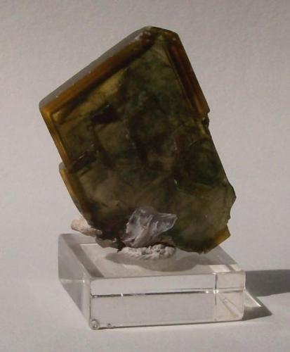 Zoned Baryte tablet; Cerro Warihuyn, Miraflores, Huanaco, Peru.
Specimen dimensions 40 x 27 x 6mm, weight 24g. GN’s collection id 09PEB-001.
Taken in direct sunlight. (Author: Gerhard Niklasch)