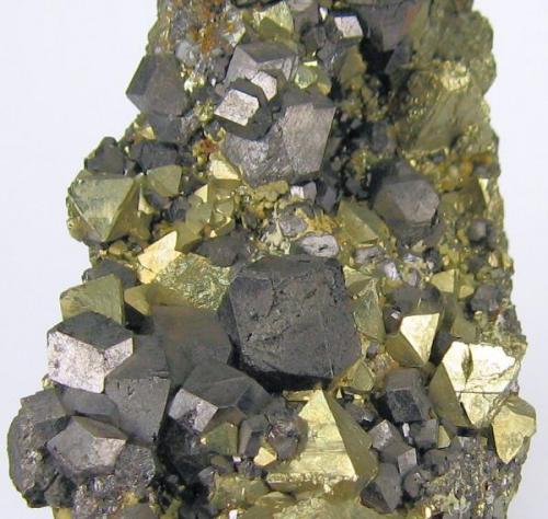 Magnetite, pyrite
Brosso Mine, Cálea, Léssolo, Canavese District, Torino Province, Piedmont, Italy
120 mm x 97 mm x 45 mm. Main magnetite crystal: 13 mm wide. Main pyrite crystal: 10 mm on edge

Close up view (Author: Carles Millan)