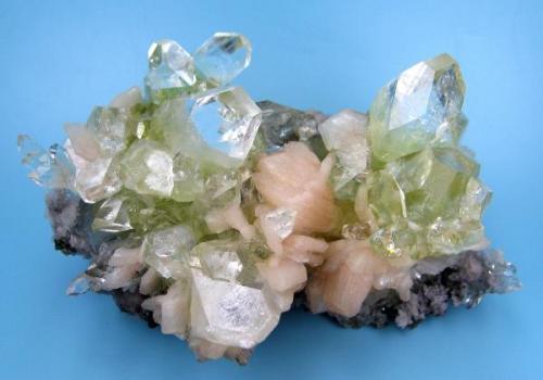 Apophyllite, stilbite
Jalgaon District, Maharashtra, India
105 mm x 70 mm

Frontal view (Author: Carles Millan)