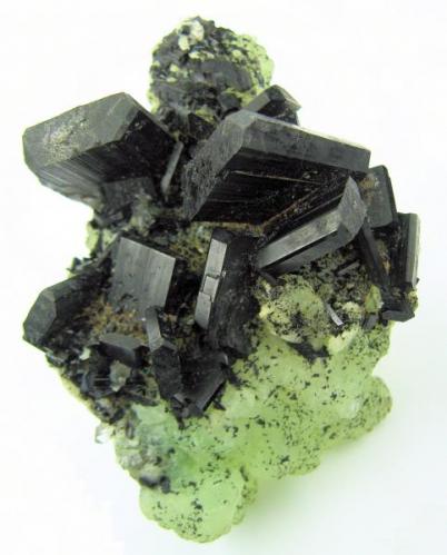 Babingtonite, prehnite, quartz
Qiaojia, Zhaotong, Yunnan, China
83 mm x 59 mm (Author: Carles Millan)