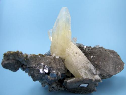 Calcite, galena
Sweetwater Mine (Milliken Mine), Ellington, Viburnum Trend District, Reynolds Co., Missouri, USA (Author: Carles Millan)