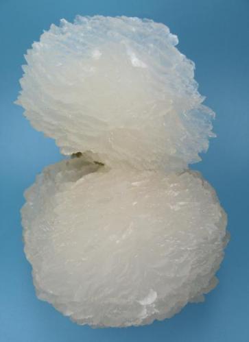 Calcite
Turt Mine, Satu Mare, Maramures Co., Romania
100 mm x 65 mm x 44 mm. Main crystal size: 63 mm in diameter (Author: Carles Millan)