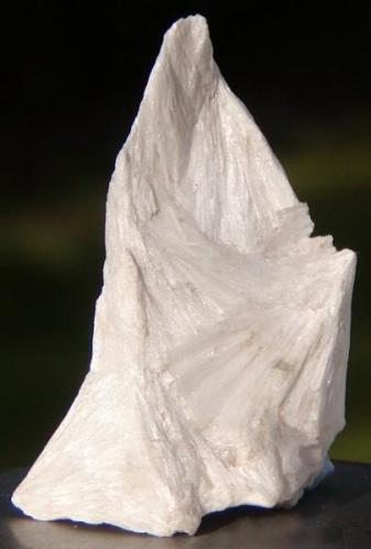 Pyrophyllite
Klein Spitzkoppe, Namibia.
White, pearly, translucent mass. (Author: Debbie Woolf)