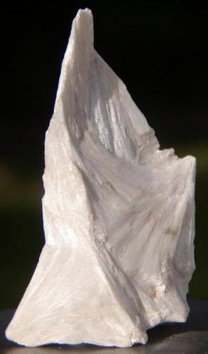 Pyrophyllite
Klein Spitzkoppe, Namibia.
White, pearly, translucent mass. (Author: Debbie Woolf)