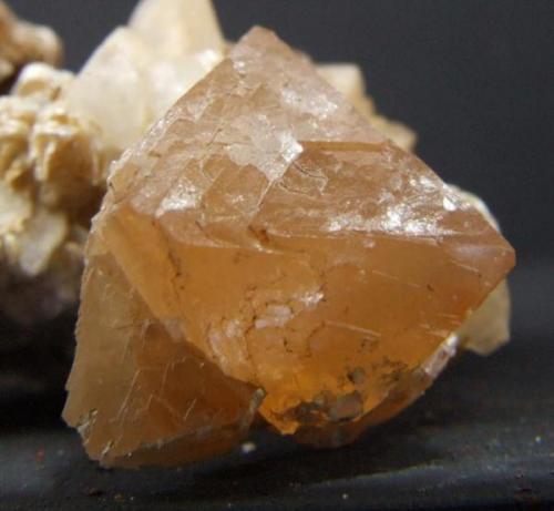 Scheelite crystal 15 mm along the edge (Author: nurbo)