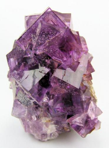 Fluorite, quartz
Berbes Mining area, Ribadesella, Asturias, Spain
72 mm x 55 mm x 55 mm. Main crystal edge: 23 mm (Author: Carles Millan)