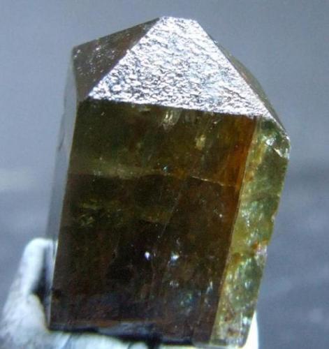 Zircon, Mogok, Burma 14 x 7 x 6 mm (Author: nurbo)