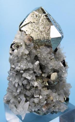 Pyrite, quartz, calcite?
Huanzala Mine, Huallanca District, Dos de Mayo Province, Huánuco Department, Peru (Author: Carles Millan)
