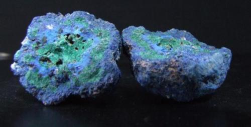 Azurite Malachite nodule, Mogok Burma. (Two pieces fit together perfectly) each half is around 30 x 25 mm (Author: nurbo)
