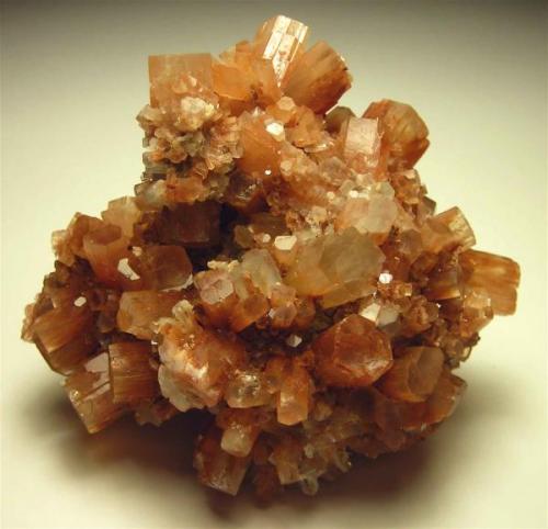 Aragonite Sefrou, Sefrou Prefecture, Fès-Boulemane Region, Morocco 7x7x3cm (Author: Turbo)