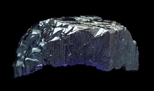 Azurite complete crystal, including bottom
Touissit Morrocco
2,8cm (Author: parfaitelumiere)