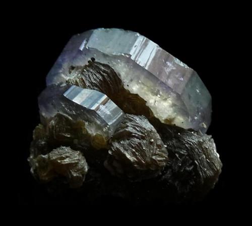 Fluorapatite 
Panasqueira
Portugal
3cm (Author: parfaitelumiere)