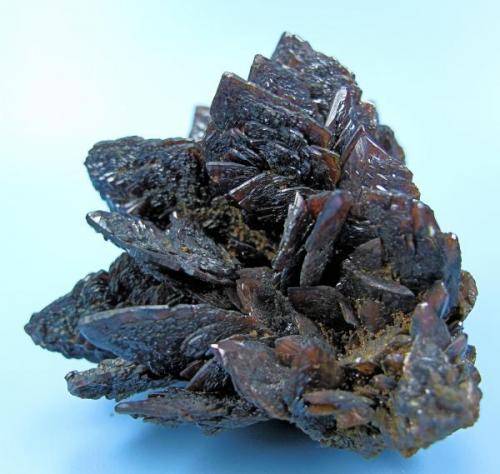 Descloizite
Abenab Mine, Grootfontein, Grootfontein District, Otjozondjupa Region, Namibia
60 mm x 40 mm x 40 mm (Author: Carles Millan)