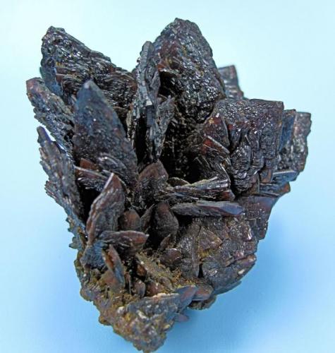 Descloizite
Abenab Mine, Grootfontein, Grootfontein District, Otjozondjupa Region, Namibia
60 mm x 40 mm x 40 mm (Author: Carles Millan)