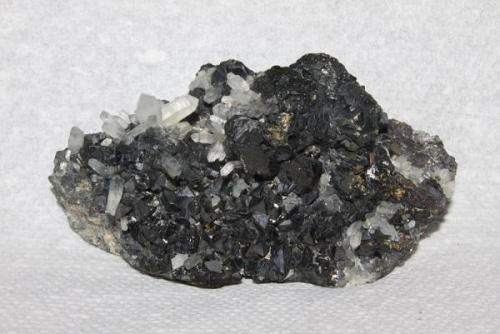 Japan-law twinned quartz and sphalerite from Krushev dol deposit, Bulgaria. 8x6x3 cm. (Author: Jessica Simonoff)