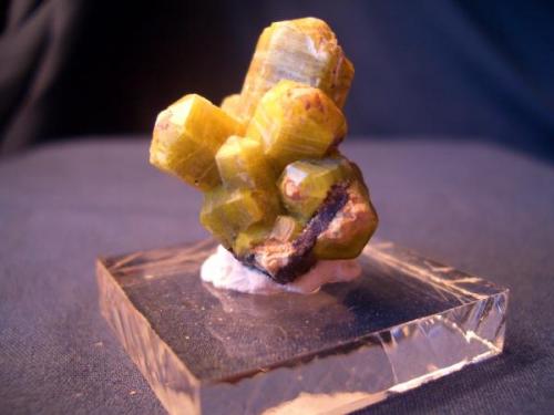 This little Sturmanite cluster is from N’Chwanning I Mine, N’Chwanning Mines, Kalahari Manganese Fields, Northern Cape Province, South Africa. The specimen measures 1 1/2" x 5/8" 9 3.81cm x 1.59cm) (Author: Jim Prentiss)
