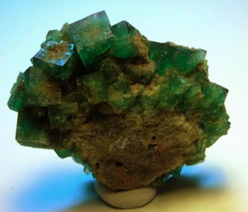 Fluorite and minor galena (not shown), 5.3x2x4.3cm, Rogerley Mine, Frosterley, Weardale, North Pennines, County Durham, England (Author: Turbo)