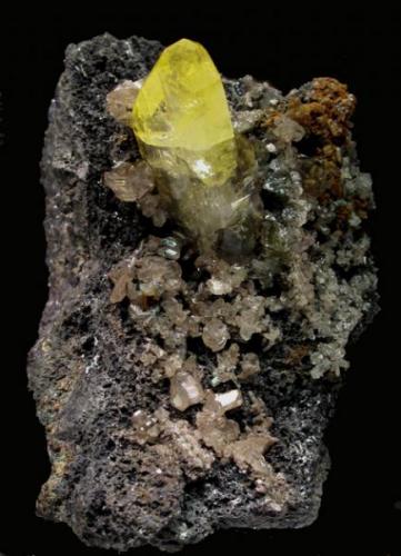 Anglesite, Cerusite, Galena. 8x4,5x6 cm (Author: José Miguel)