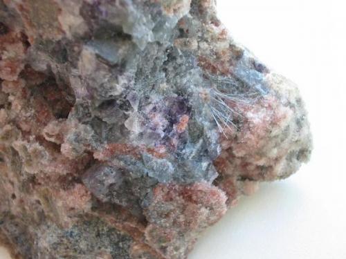 Not even frequent is bismuthinite from Altenberg, Erzgebirge, Saxony. The pic shows a 1 x 1 cm needle aggregate on fluorite and quartz from the Römer Shaft, dating from the 1950s. (Author: Andreas Gerstenberg)