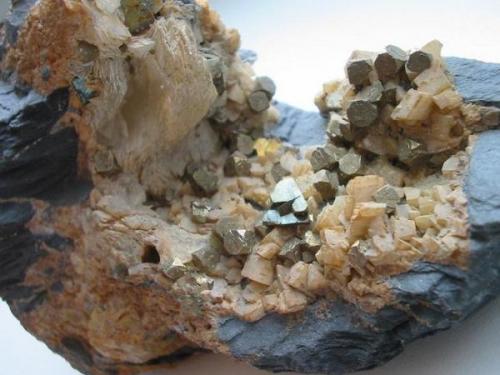 Pyrite in cuboctahedrons and tetrahedrons with calcite on ankerite. Old specimen from Kamsdorf in Thuringia. Picture width: 8 cm. (Author: Andreas Gerstenberg)