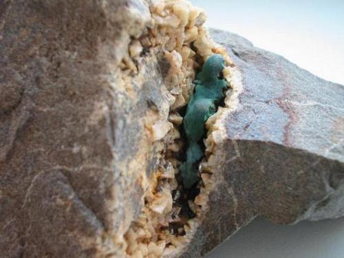 Kidney-like malachite filling in dolomite vug. Old specimen (about 1920) from Altenmittlau, Spessart, Hesse. The vug measures 4 cm in height. (Author: Andreas Gerstenberg)
