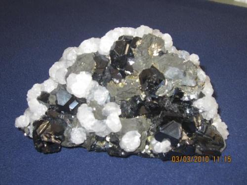 an old mineral , Chevaleret (Marmatit) , calcite , pyrite , 1.200kg , 9cm x 15cm (Author: Besi)