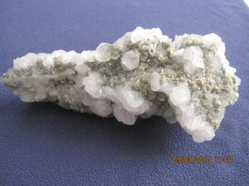 white calcite, golden pyrite, weight 1.375 kg, 15cm x 10cm x 7cm. (Author: Besi)