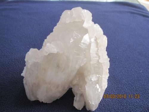 rear mineral came out 20 years ago round 800m deep
quartz , calcite , 1.300kg,15cm x 12cm x 07cm (Author: Besi)