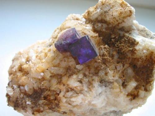 Blue violet fluorite cubes on dolomite - a classic from Caaschwitz quarry, Gera, Thuringia. The cube aggregate measures about 3 cm in width. (Author: Andreas Gerstenberg)