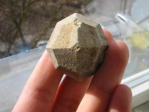 Orthoclase pseudo after leucite from Oberwiesenthal, Erzgebirge, Saxony. These pseudos are found in the border area between Oberwiesenthal and Loucna (CZ). (Author: Andreas Gerstenberg)