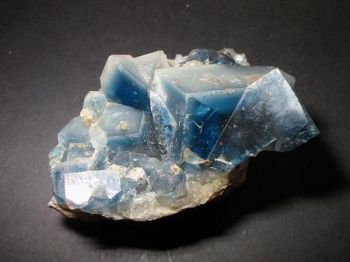 Intensive blue fluorite cubes with some chalcopyrite from the 450 m level, Beihilfe mine, Halsbrücke, Erzgebirge, Saxony. Sample 7,5 cm. Hope, I´ll get a better one some day... (Author: Andreas Gerstenberg)