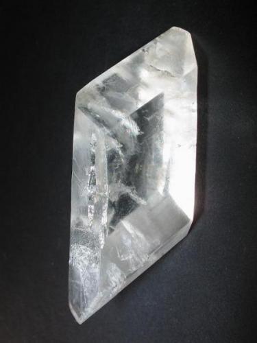 5 cm gypsum crystal from Hordorf near Braunschweig, Lower Saxony. The crystal was found when the railway location line "Weddeler Schleife" was constructed in 1997. (Author: Andreas Gerstenberg)