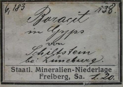 Bergakademie Freiberg label of a boracite from the Schildstein quarry, Lüneburg, Lower Saxony. The Kalkberg quarry is the type locality of boracite. However, Schildstein boracites are very rare! About 1900. (Author: Andreas Gerstenberg)