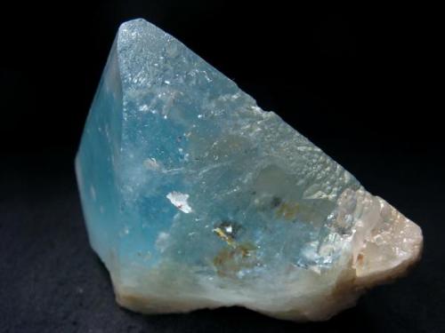 Blue Topaz,  Xanda Mine (Xandra Mine), Virgem da Lapa, Minas Gerais, Southeast Region, Brazil

Size 100 x 70 x 80 mm (Author: olelukoe)