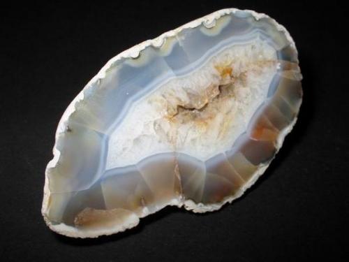 Polished agate (7,5 cm) from the Arenrath gravel pit near Trier, Rhineland-Palatinate. These agates are called "Eifel-" or "Mosel (moselle) agates". (Author: Andreas Gerstenberg)