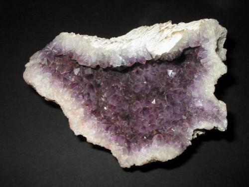 13 cm wide amethyste geode from Juchem quarry, Niederwörresbach, Rhineland-Palatinate. (Author: Andreas Gerstenberg)
