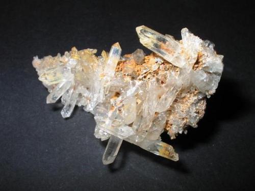 Clear quartz crystals on 7 cm wide sample from Piesberg sandstone quarry, Osnabrück, Lower Saxony. (Author: Andreas Gerstenberg)