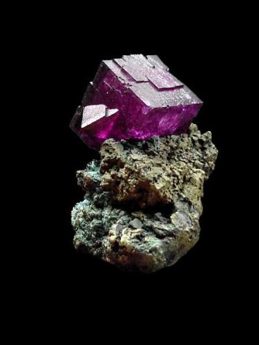 This specimen is a cube of 3 cm. in matrix of crystals of chalcopyrite.
It come from the old open pit "Veneros South"  in La Collada area. Its was mined in 1968.
J.R. García Photo (Author: jrg)