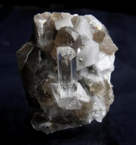 Phenakite with Quartz and Feldspar. 4,5x3,5x1,9 cm. (Author: José Miguel)