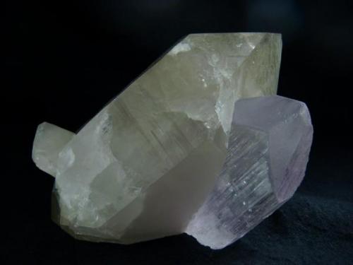 Calcite on Dolomite
Candesa Quarry - Verdenueva Height – Camargo – Cantabria - Spain.
5 x 4,4 cm.
Main crystal air of 3,9 cm. (Author: DAni)