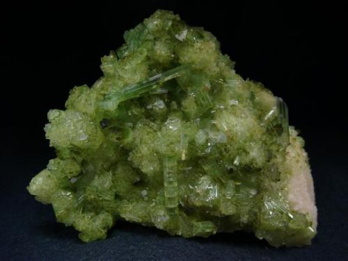 Green tourmaline with so unusual crystals shape -  crystals with splited caps,  Darra-i-Pech (Darra-e-Pech) Pegmatite Field, Nangarhar (Ningarhar) Province, Afghanistan

Size 90 x 45 x 63 mm (Author: olelukoe)